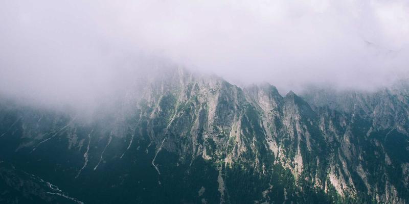 从波西米亚灵魂到全球舞台：国际DJ学院如何重塑音乐制作与现场表演的艺术